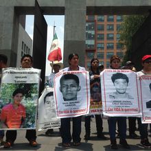 Mexique : Parents et étudiants d'Ayotzinapa condamnent la répression de la CNTE