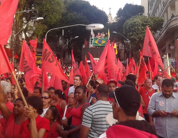 La gauche brésilienne répond en nombre aux anti-Dilma