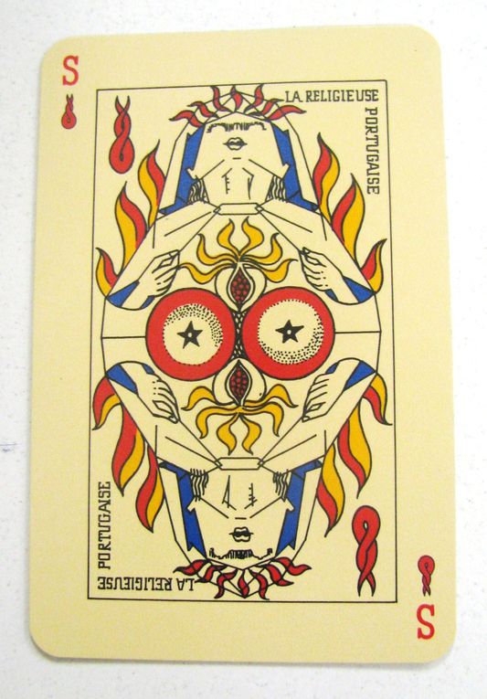 photographies couleur du jeu de carte surréaliste marseillais.
