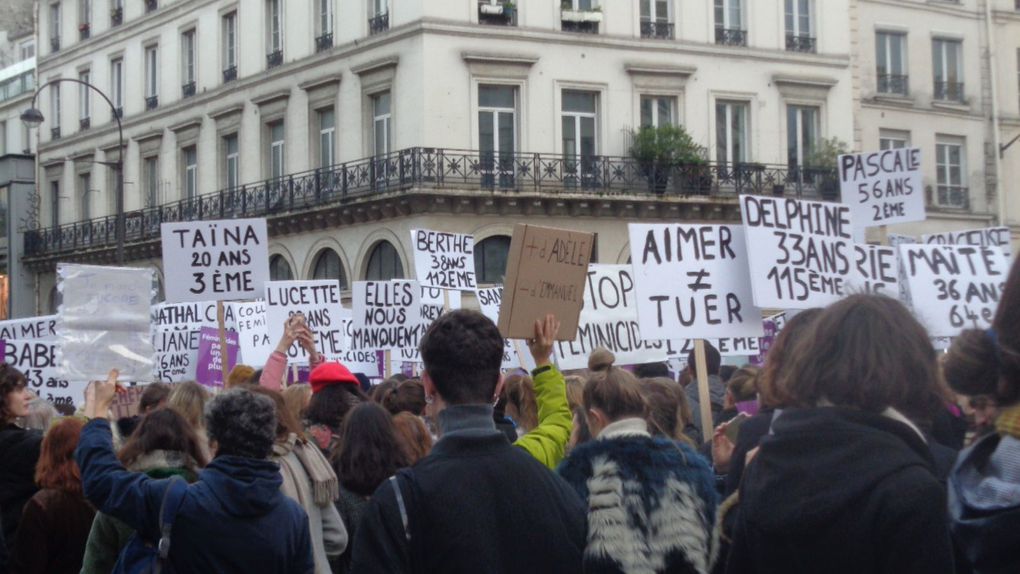 A associação Azmari numa Marcha contra os feminicídios e as violências contra as mulheres, em Paris em 23 de Novembro de 2019.