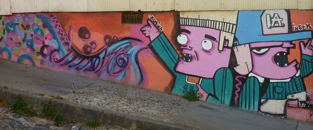 En terme d'art de rue, le Chili a été une mine d'or!! Entre Santiago et Valparaiso, on ne sait plus où donner de la tête. Les autres villes ne sont pas en reste... Voici un panel de ce que j'ai pu voir. Enjoy