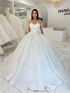"Comment Choisir la Robe de Mariée Parfaite pour Votre Morphologie"  #Mariage #Wedding 