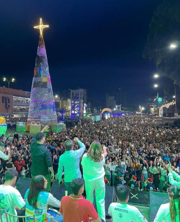 Gobierno de Carabobo dio la bienvenida a la Navidad 2023 en la avenida Bolívar de Valencia