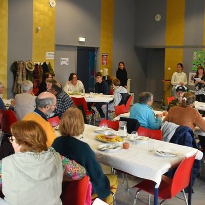 Bienvenidas bienvenidos au repas proposé par les élèves de 1e STMG1du lycée de Cornouaille