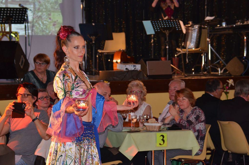 Très belle ambiance lors de la soirée Russe organisée par "Musica Danse" Ecole Scherzo de Trouy, avec l'ensemble Yulishka (Bourges) et les Ballets du Prince Igor (Paris) 