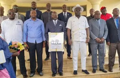 RCA: Lumière sur la remise officielle du trophée du meilleur Ministre de la sous-région à Herbert DJONO AHABA