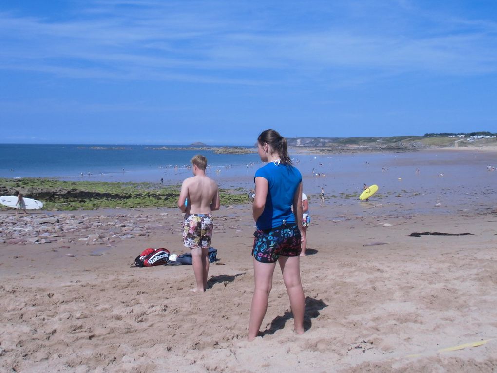 Faire du beach tennis et/ou aller se baigner. Pour corser le jeu, il faut imaginer la présence d'un filet car, avec l'inclinaison, impossible de l'installer.