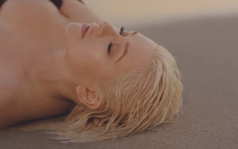 Christina Aguilera minimise les dégâts avec Twice