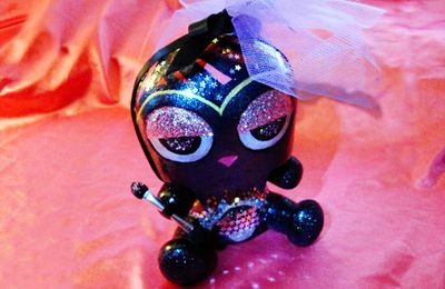 Close up sur le custom d'Artoyz: Toyer Q "cosmic lover dokuro" by Aizen