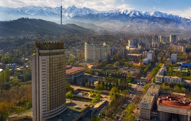 A Almaty, on croise les doigts pour nos visas