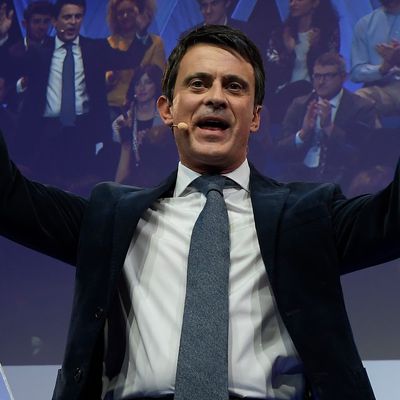 "Majoritairement Français", Manuel Valls officialise son départ du conseil municipal de Barcelone. Son opportunisme est vraiment sans limites, il avait déjà dit être profondément juif par sa femme, Manu la France n'a pas besoin de gens comme toi ! 