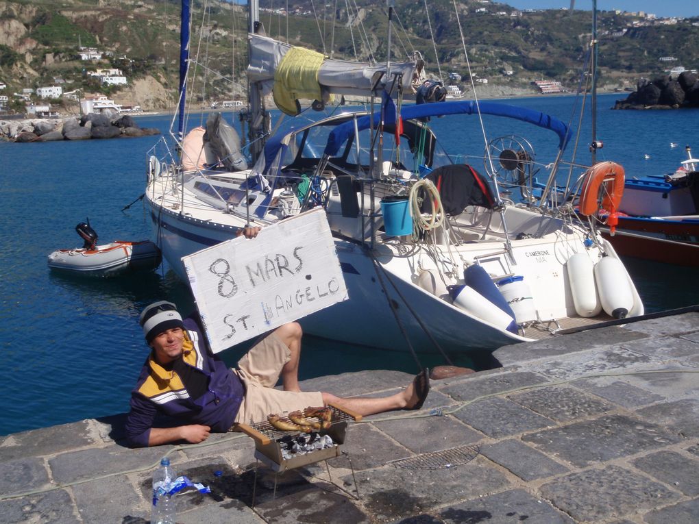 Procia, Ischia... ça ne vous dit rien ??? Pour moi aussi, avant cela ne voulait rien dire. Mais en ratissant la baie magnifique Baie de Naples, nous avoons découvert ces belles iles.