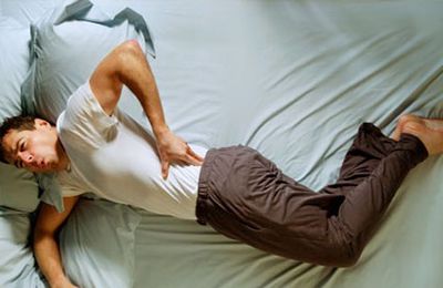 Đau lưng khi nằm ngủ nhiều nguyên nhân do nệm của bạn không tốt