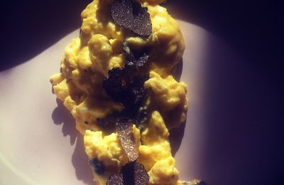 Brouillade d’œufs aux truffes noires sans beurre 