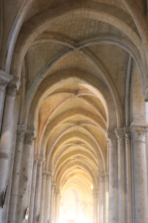 La cathédrale Notre-Dame de Noyon est une cathédrale catholique romaine située dans la ville de Noyon, dans l'Oise, en Nord-Pas-de-Calais-Picardie. Auparavant, elle était le siège de l'évêché de Noyon. Ce dernier fut aboli lors du concordat de 1801 et son territoire incorporé au sein du diocèse de Beauvais.  La cathédrale Notre-Dame de Noyon représente l'un des premiers jalons de l'architecture gothique.
