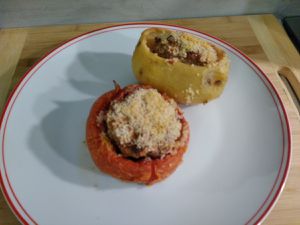 Tomates et pommes de terre farcies