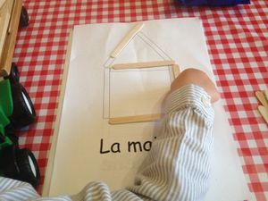 Des formes avec des bâtonnets de bois (bâtons esquimaux)