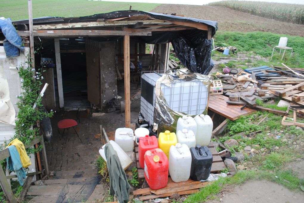 Vue du camp de migrants Erythréens à Norrent-Fontes (62).