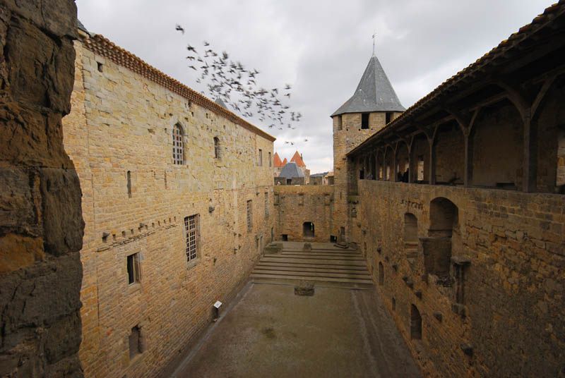 Une cité hors du temps à travers les ages. Dans cet album découvrez un aperçu des images qui constituent l'impressionnante visite virtuelle de Carcassonne la cité médiévale Cathare