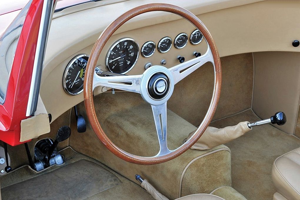 VOITURES DE LEGENDE (1128) : FIAT  8V VIGNALE CABRIOLET - 1953