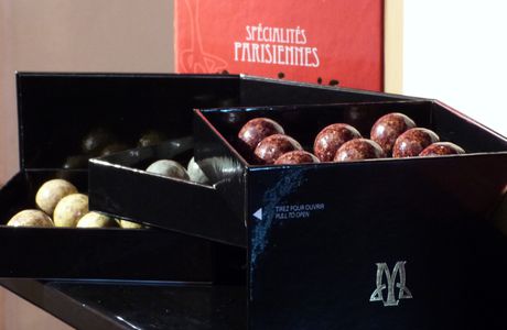 SPÉCIALITÉS PARISIENNES - CHOCOLATS - MAXIM'S
