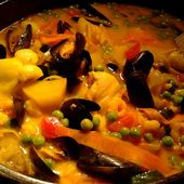 Soupe De Poisson, Baudroie, Crevettes Et Moules Au Lait De Coco - L'Eau à la Bouche