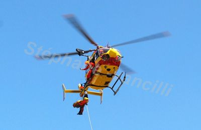 helitreuillage d'un pompier et de sa victime