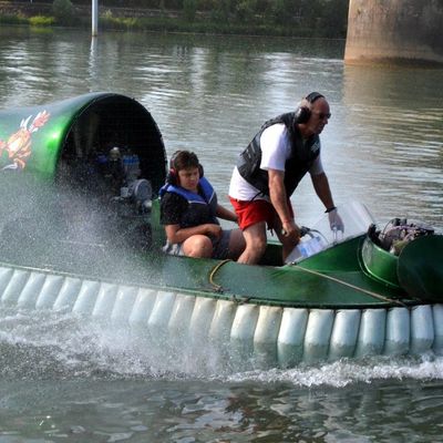 Un convoi nautique insolite est passé sur la Saône. 