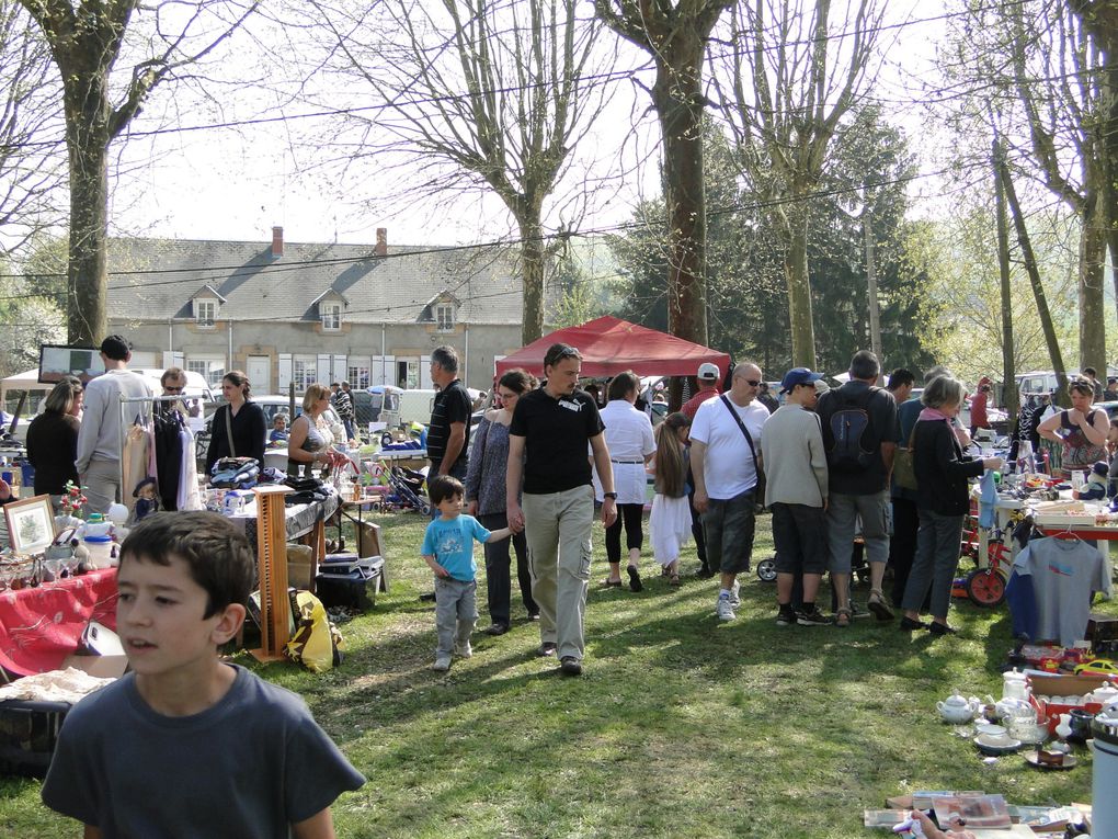 une journée magnifique: soleil,beaucoup de visiteurs, des gens sympathiques et une bonne ambiance....