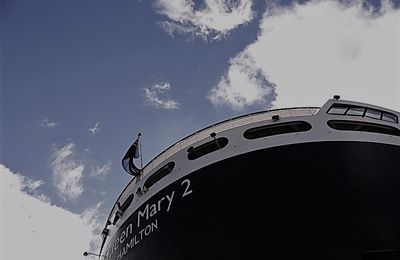 Le Quenn Mary 2             dans la cale Joubert à St Nazaire 