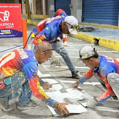 Alcaldía de Valencia activa cuatro nuevos estacionamientos para motos en el Centro Histórico