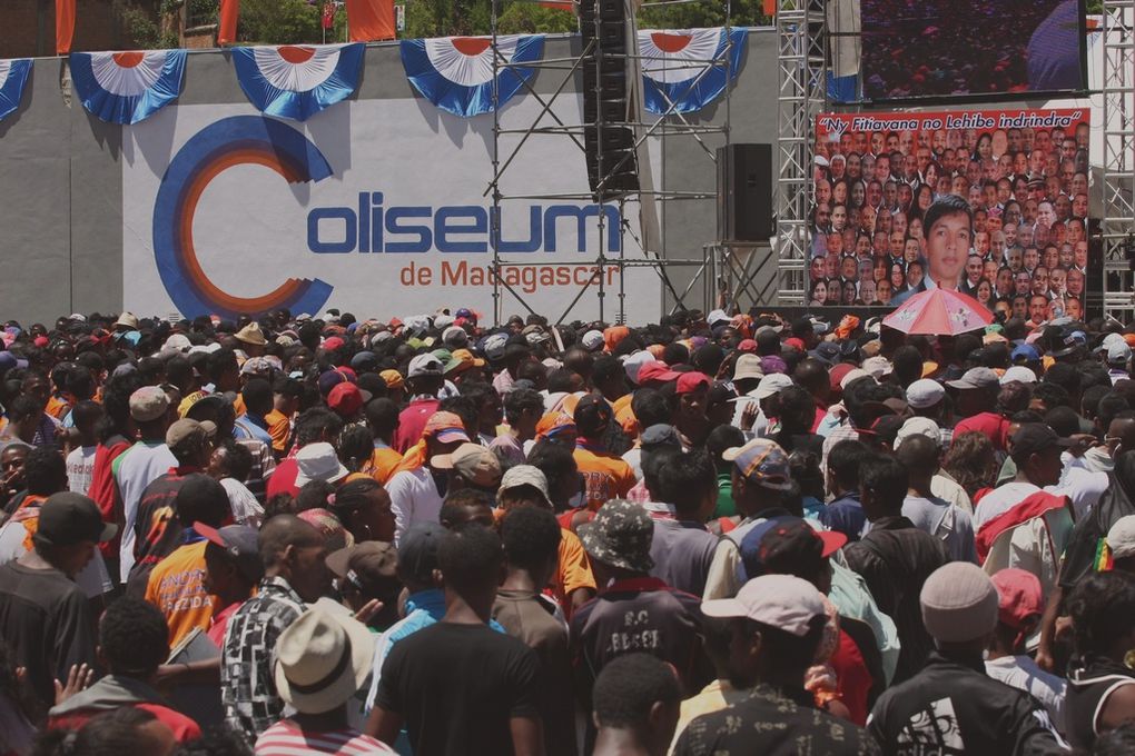 Coliseum d'Antsonjombe, 1er décembre 2013. Présentation officielle des  candidats députés du groupement MAPAR (Miaraka amin'ny Prezidà Andry Rajoelina). Photos : www.madagate.com