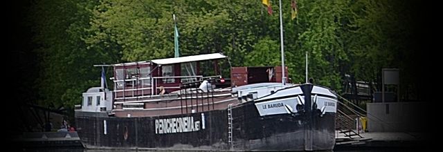 La Péniche Cinéma - Parc de la Villette