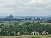 Le port de Saint-Malo ; le Mont-Saint-Michel...