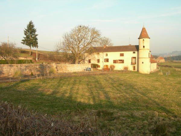 Voici différentes photos de l'ancien château avec les alentours ...