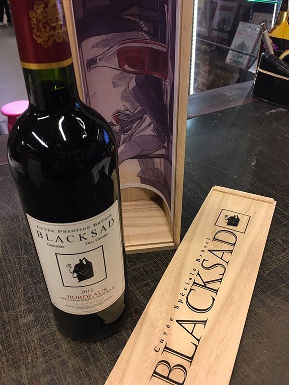 Bouteille de vin Bordeaux supérieur avec étiquette Blacksad spéciale Brüsel + ex-libris limité et signé par Juanjo Guarnido, dans un beau coffret en bois.