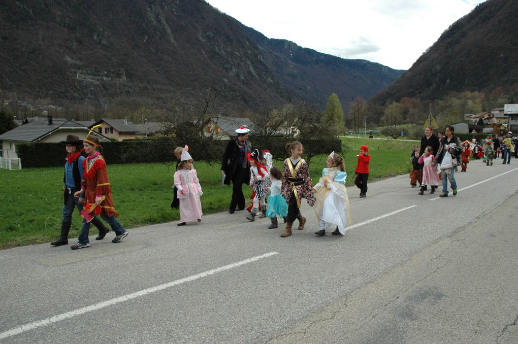 Préparation au carnaval à Rognaix le 12 avril 2013