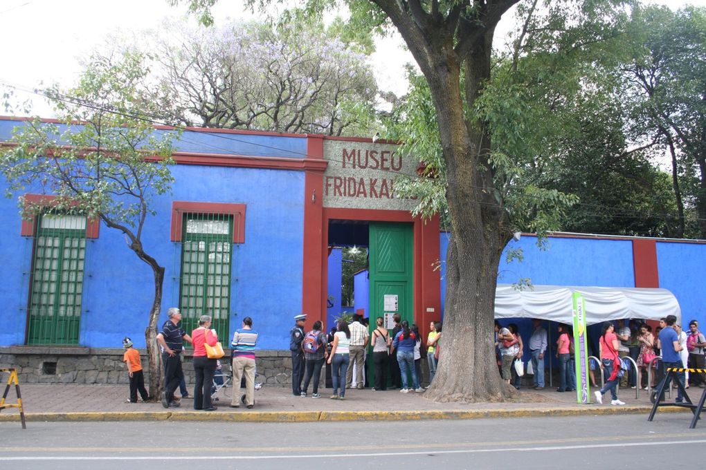 Musée Diego Rivera Anahuacalli et de la Maison Bleue "Casa Azul" de Frida Kahlo.
Peintre mexicain connu pour ses fresques murales principalement, Diego Rivera a laissé une oeuvre personnelle inachevée dans son musée Anahuacalli. En 1940, Frida et