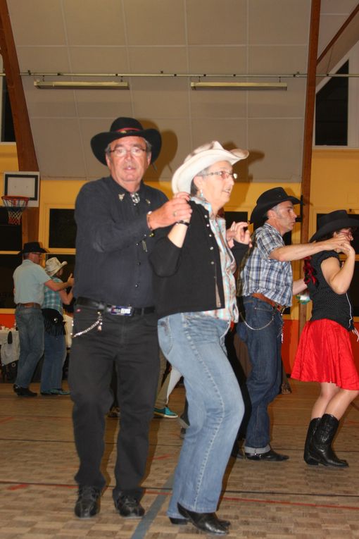 Très beau bal, belle playlist, belle animation, merci à CC Western Spirit pour cette soirée de country.