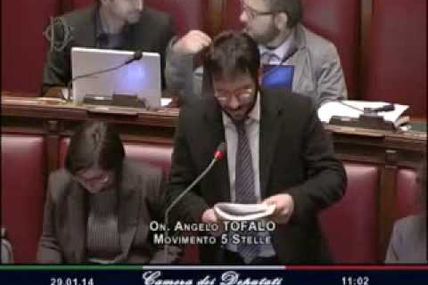 ANGELO TOFALO DEL M5S: BOIA CHI MOLLA...