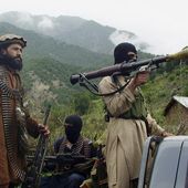 Combats entre soldats et des "centaines" de talibans pakistanais près de la frontière afghane
