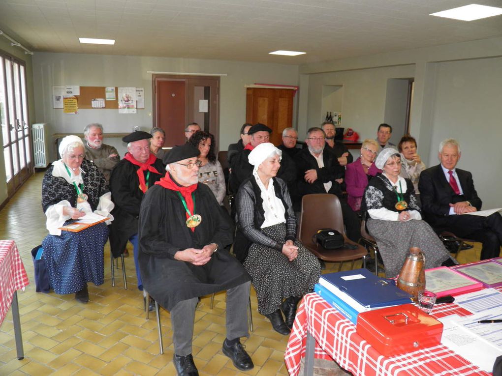 Les participants à l'Assemblée Générale 2015. Faites passer le images en cliquant sur le côté des photos (petites flèches).