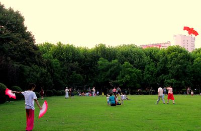 Parc Fuxing, Shanghai, tai-chi contre cerf-volant