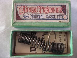 l'anneau prisonnier, le bonnet phrygien