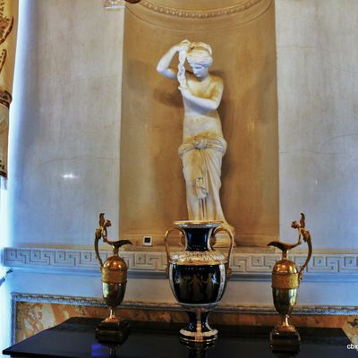 Aphrodite, Vase et aiguières (Palais de Pavlovsk, Saint-Pétersbourg)