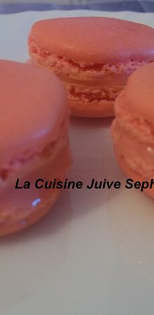 LES MACARONS A LA FRAISE