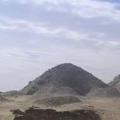Pyramide de Niouserrê - Enzo L'Apprenti Archéologue