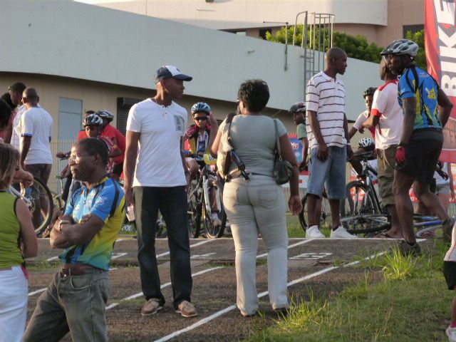 Ce samedi 22 décembre aura été l'occasion de partager un très bon moments avec les jeunes de l'école de VTT. Ils ont pu voir évoluer des champions et ont eu droit à leur père Noël. Merci à Antoine Seveur, le photographe