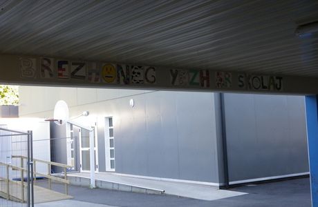 BREZHONEG, YEZH AR SKOLAJ !