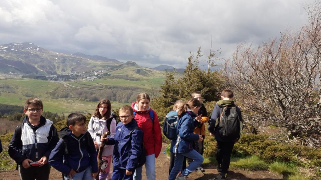 Classe de découvertes : JOUR 4 : en route pour le Château de Murol et lac Pavin